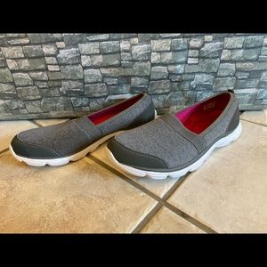 🍭final price-  Champion slip on barely worn!!!